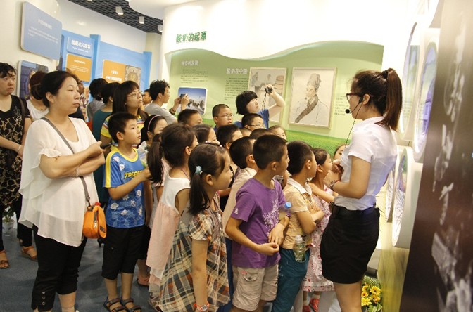 童心奶香，悦享成长 君乐宝乳业以创新展览服务点亮世界牛奶日